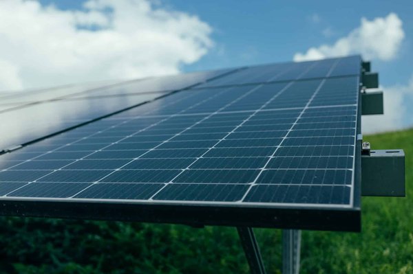 Comment fonctionne une ombrière photovoltaïque ? Décryptage facile
