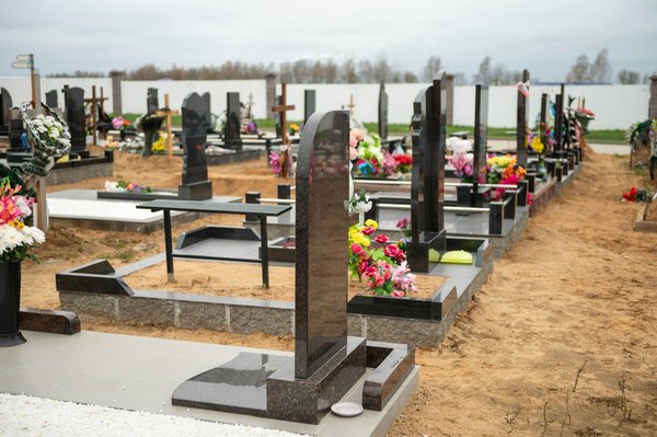 Élégance moderne : la plaque funéraire qui honore vos souvenirs
