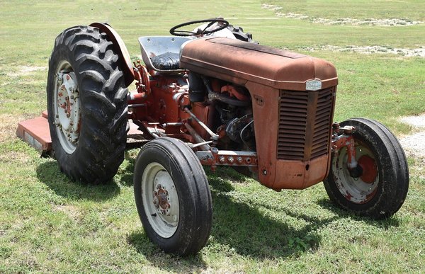 Le mécanisme de la boite de vitesse d'un tracteur tondeuse