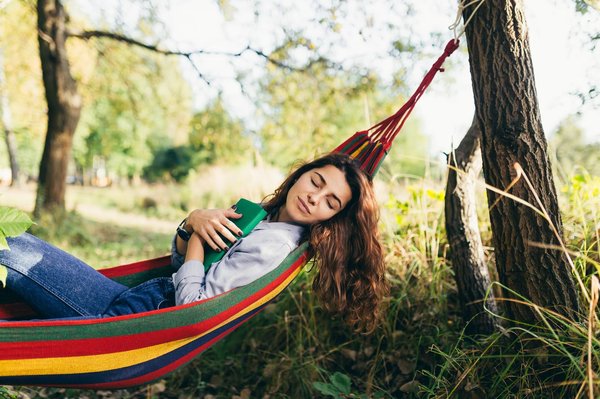 Apporter une ambiance cosy et exotique chez vous grâce à un hamac de qualité